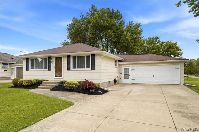 72 Greenmeadow Drive, West Seneca, NY 14224
