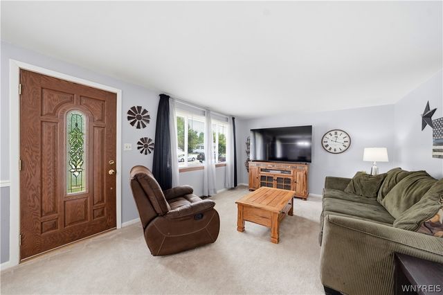 72 Greenmeadow Drive, West Seneca, NY 14224