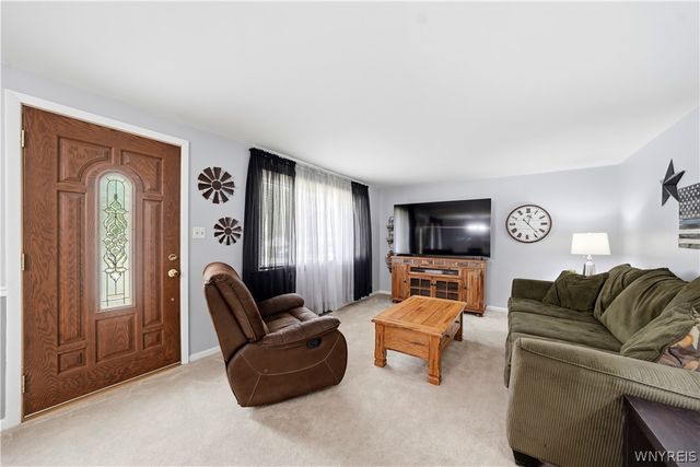 72 Greenmeadow Drive, West Seneca, NY 14224