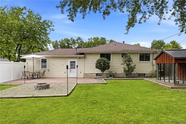 72 Greenmeadow Drive, West Seneca, NY 14224