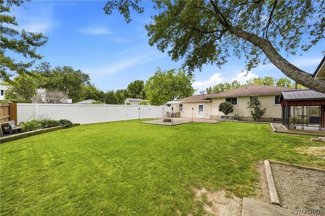 72 Greenmeadow Drive, West Seneca, NY 14224