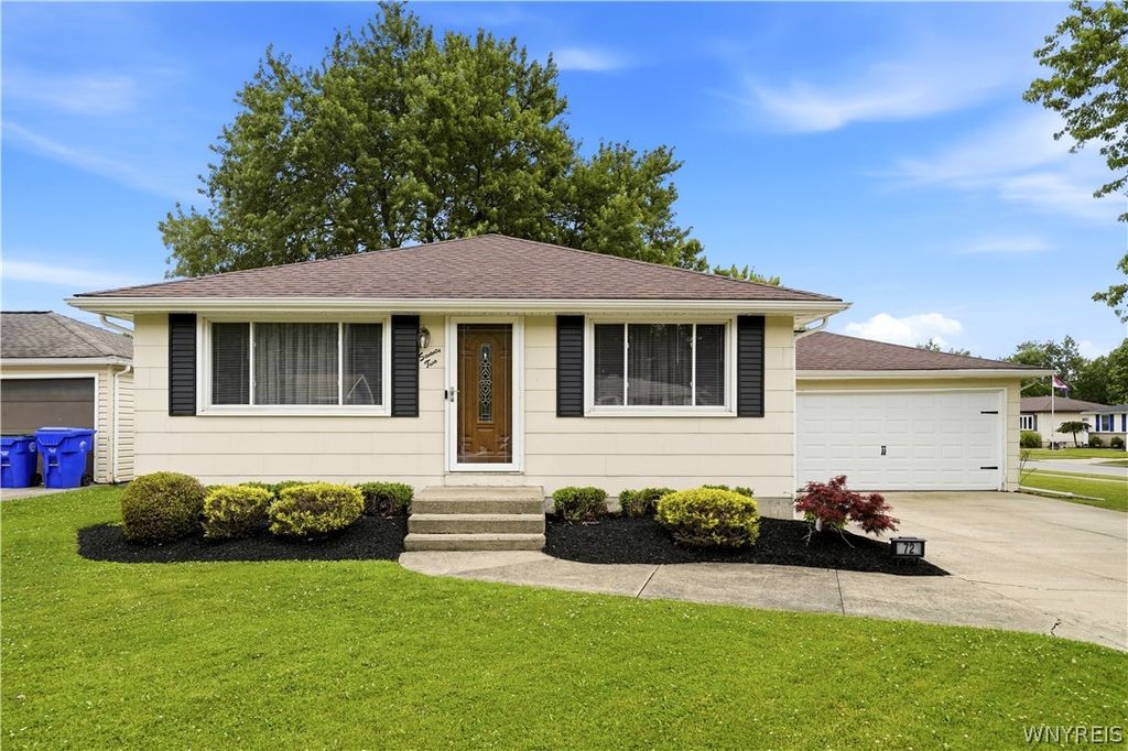 72 Greenmeadow Drive, West Seneca, NY 14224