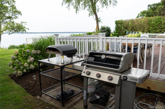 1429 Peconic Bay Boulevard, Jamesport, NY 11947