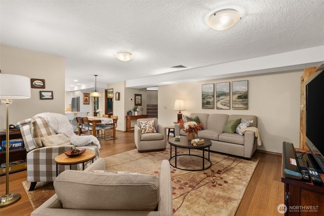 6615 Sierra Court SE, Lacey, WA 98503
