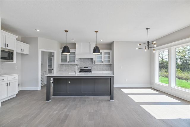 6115 Lewis Drive, Shawnee, KS 66226