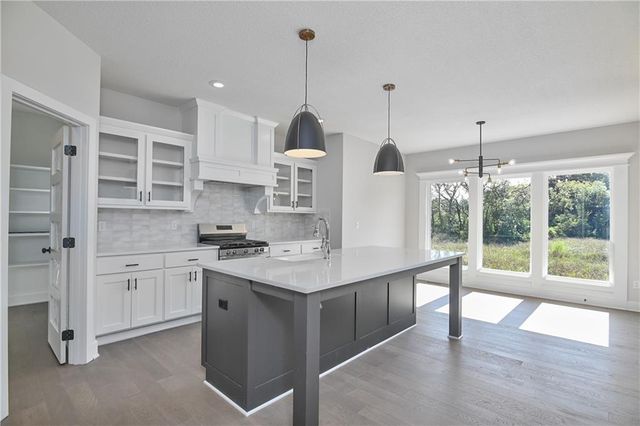 6115 Lewis Drive, Shawnee, KS 66226