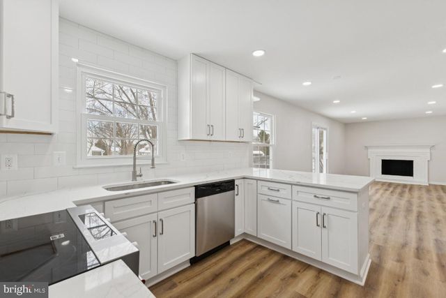 12920 NEW PARKLAND DR, Herndon, VA 20171