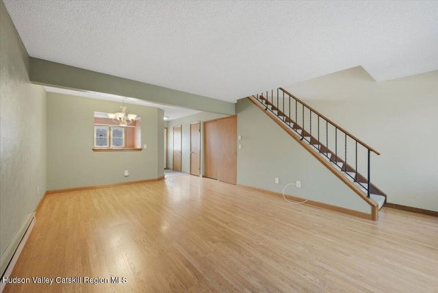 10 Minuteman Court, Clifton Park, NY 12065