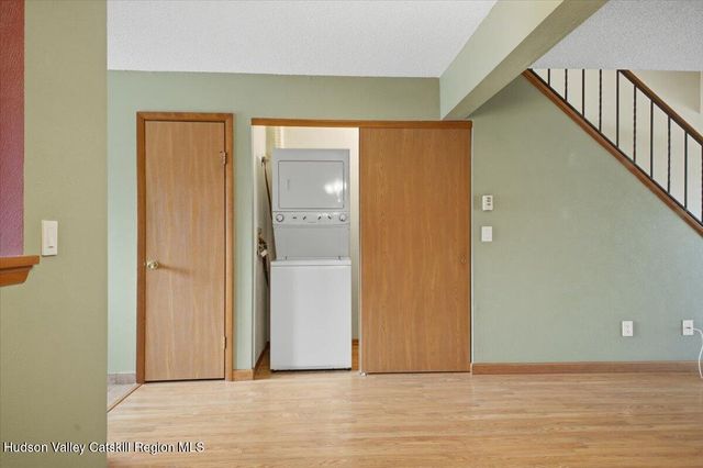 10 Minuteman Court, Clifton Park, NY 12065