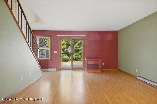 10 Minuteman Court, Clifton Park, NY 12065