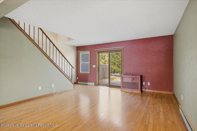 10 Minuteman Court, Clifton Park, NY 12065