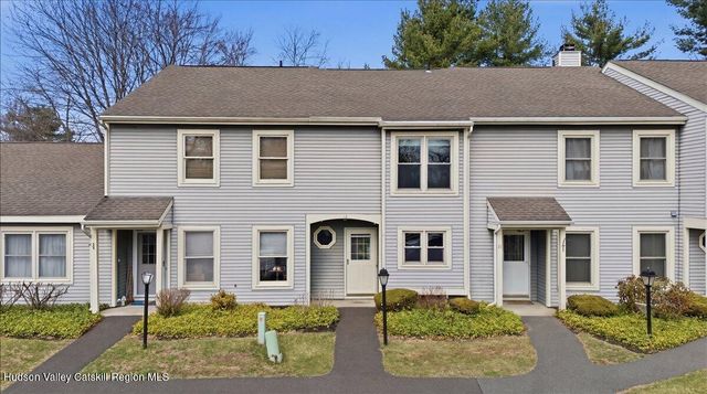 10 Minuteman Court, Clifton Park, NY 12065