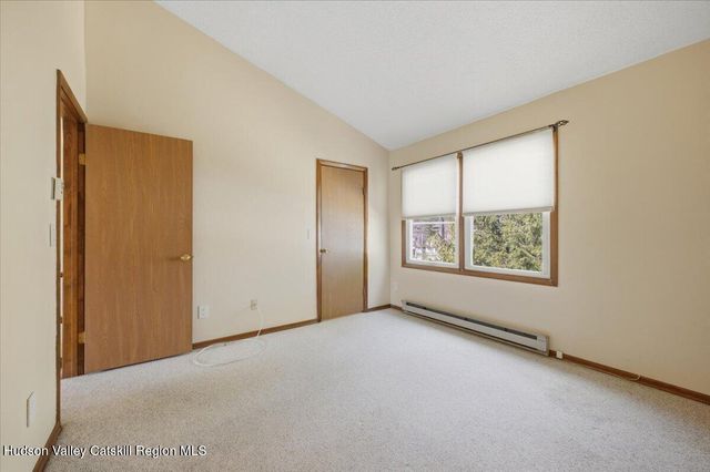 10 Minuteman Court, Clifton Park, NY 12065