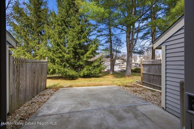 10 Minuteman Court, Clifton Park, NY 12065