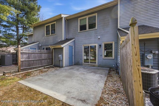 10 Minuteman Court, Clifton Park, NY 12065