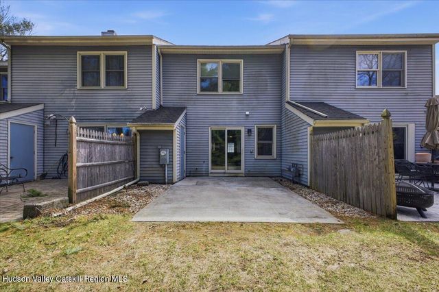 10 Minuteman Court, Clifton Park, NY 12065