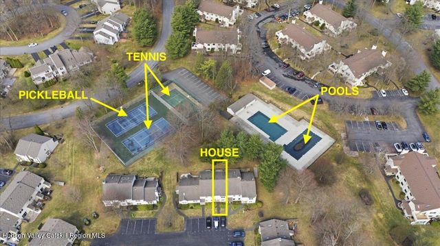 10 Minuteman Court, Clifton Park, NY 12065