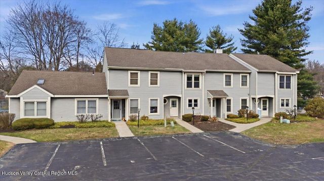 10 Minuteman Court, Clifton Park, NY 12065