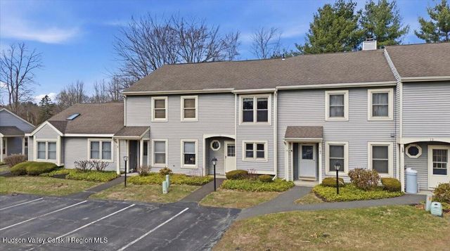 10 Minuteman Court, Clifton Park, NY 12065