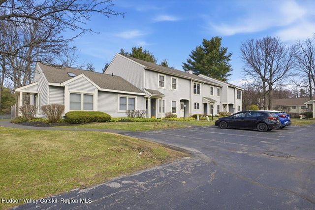 10 Minuteman Court, Clifton Park, NY 12065