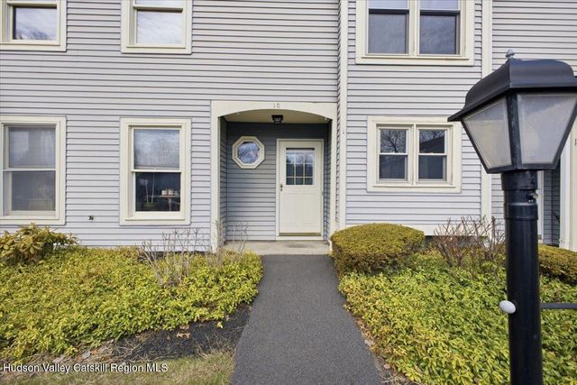 10 Minuteman Court, Clifton Park, NY 12065