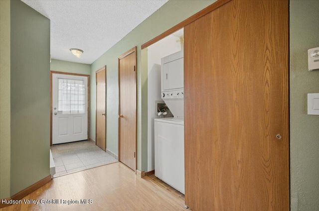 10 Minuteman Court, Clifton Park, NY 12065