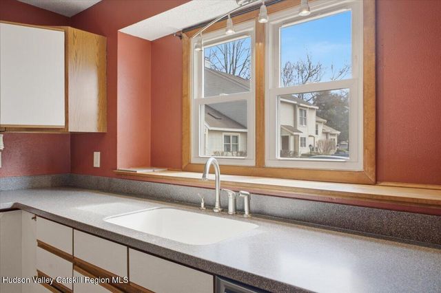 10 Minuteman Court, Clifton Park, NY 12065