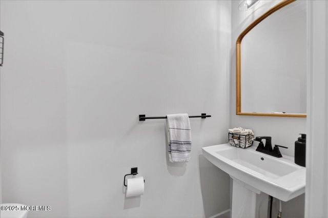 66 American Way, Cliffwood, NJ 07721