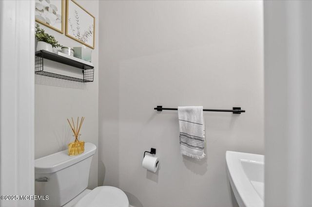 66 American Way, Cliffwood, NJ 07721