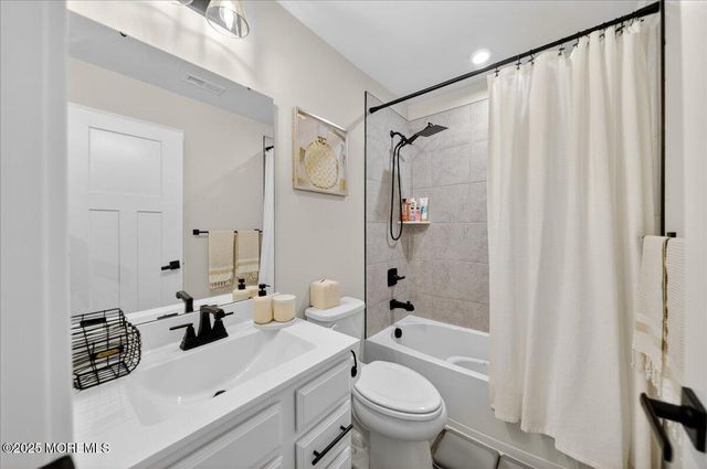 66 American Way, Cliffwood, NJ 07721