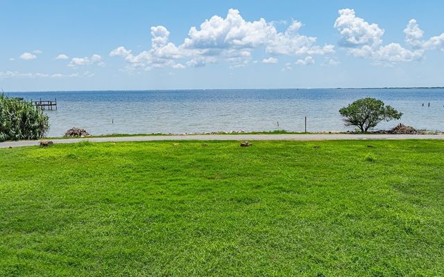 627,629,631 Copano Bay Dr, Bayside, TX 78340