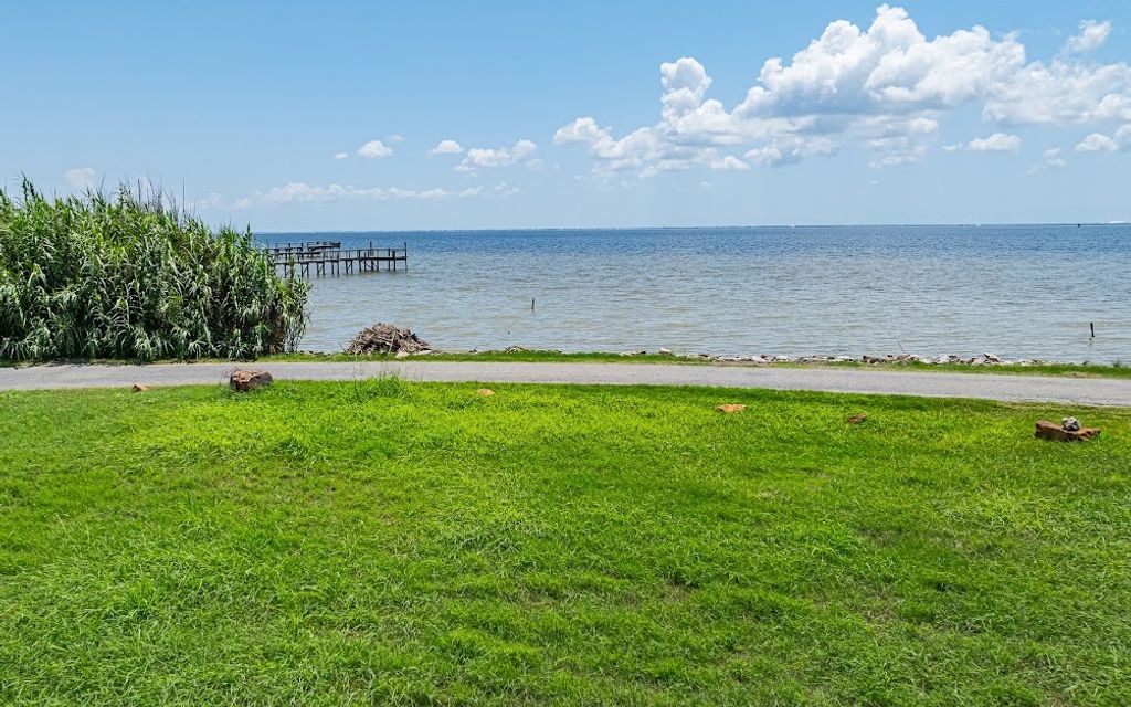 627,629,631 Copano Bay Dr, Bayside, TX 78340