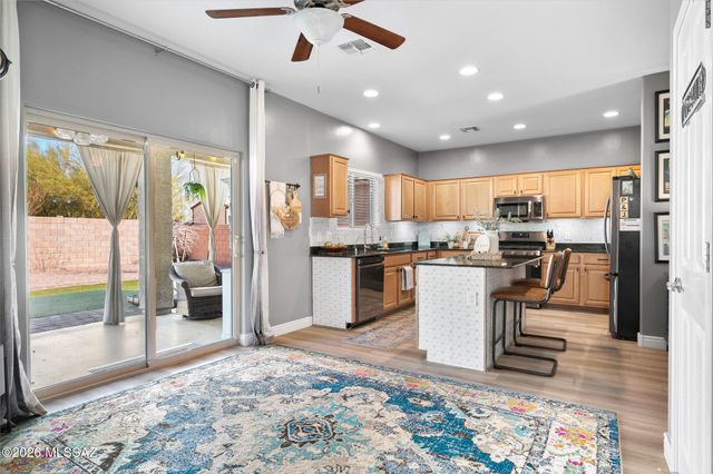 8942 W Twin Springs Drive, Marana, AZ 85653