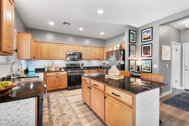 8942 W Twin Springs Drive, Marana, AZ 85653