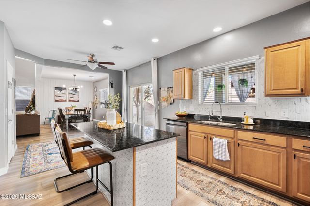 8942 W Twin Springs Drive, Marana, AZ 85653