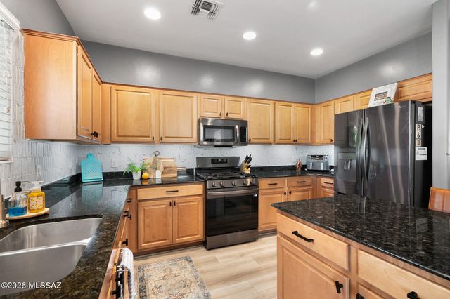 8942 W Twin Springs Drive, Marana, AZ 85653