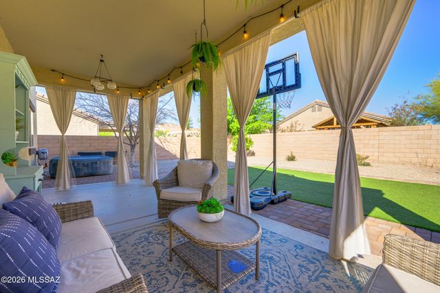 8942 W Twin Springs Drive, Marana, AZ 85653
