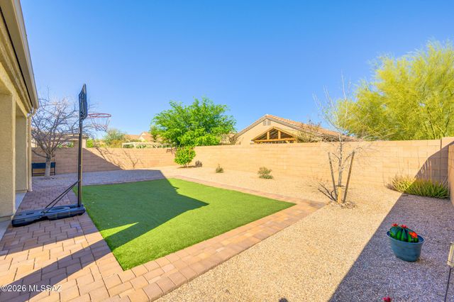 8942 W Twin Springs Drive, Marana, AZ 85653