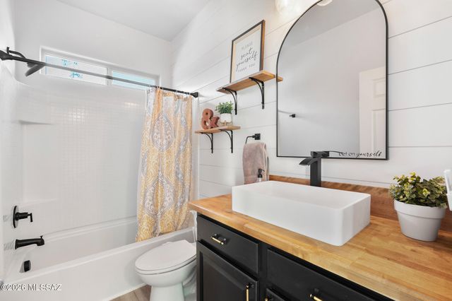 8942 W Twin Springs Drive, Marana, AZ 85653