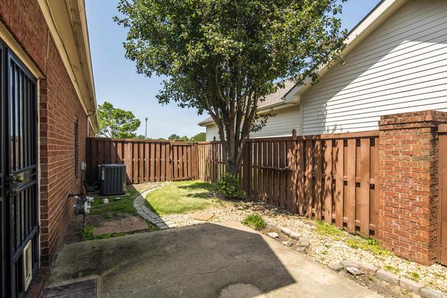 1601 Dexter Grove Ct Apt 102, Cordova, TN 38016