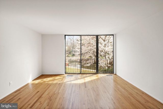 11465 WASHINGTON PLZ W, Reston, VA 20190