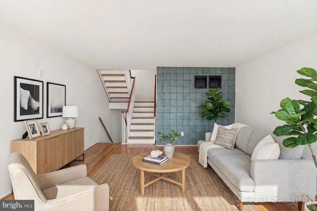 11465 WASHINGTON PLZ W, Reston, VA 20190