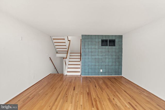 11465 WASHINGTON PLZ W, Reston, VA 20190