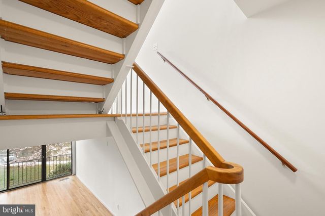 11465 WASHINGTON PLZ W, Reston, VA 20190