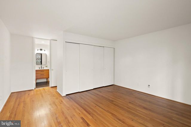 11465 WASHINGTON PLZ W, Reston, VA 20190