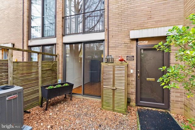 11465 WASHINGTON PLZ W, Reston, VA 20190