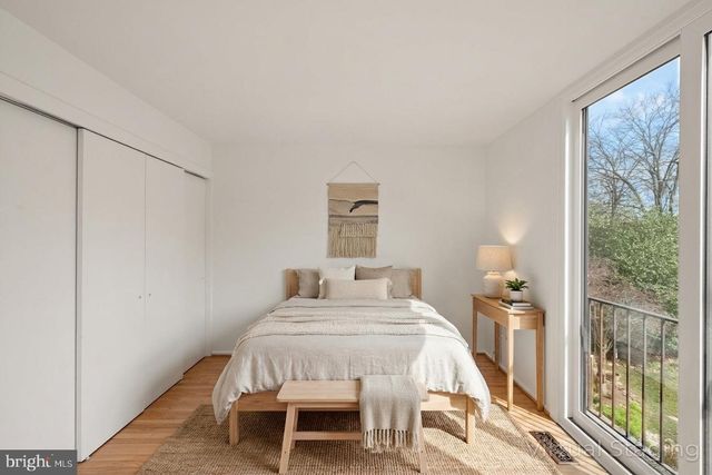 11465 WASHINGTON PLZ W, Reston, VA 20190