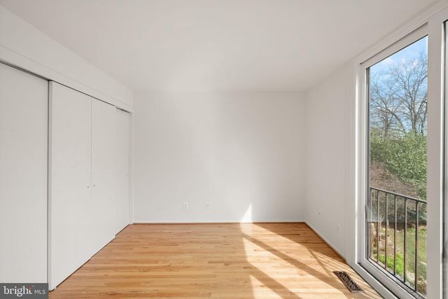 11465 WASHINGTON PLZ W, Reston, VA 20190