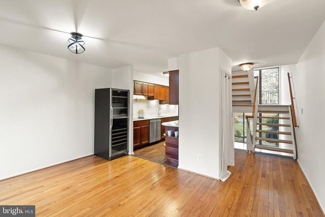 11465 WASHINGTON PLZ W, Reston, VA 20190