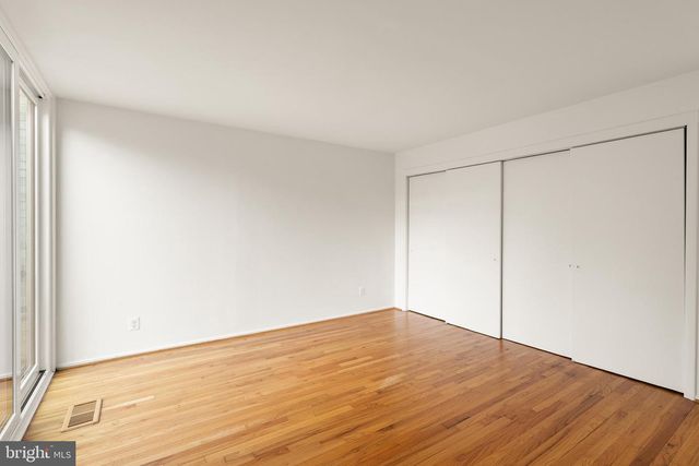 11465 WASHINGTON PLZ W, Reston, VA 20190